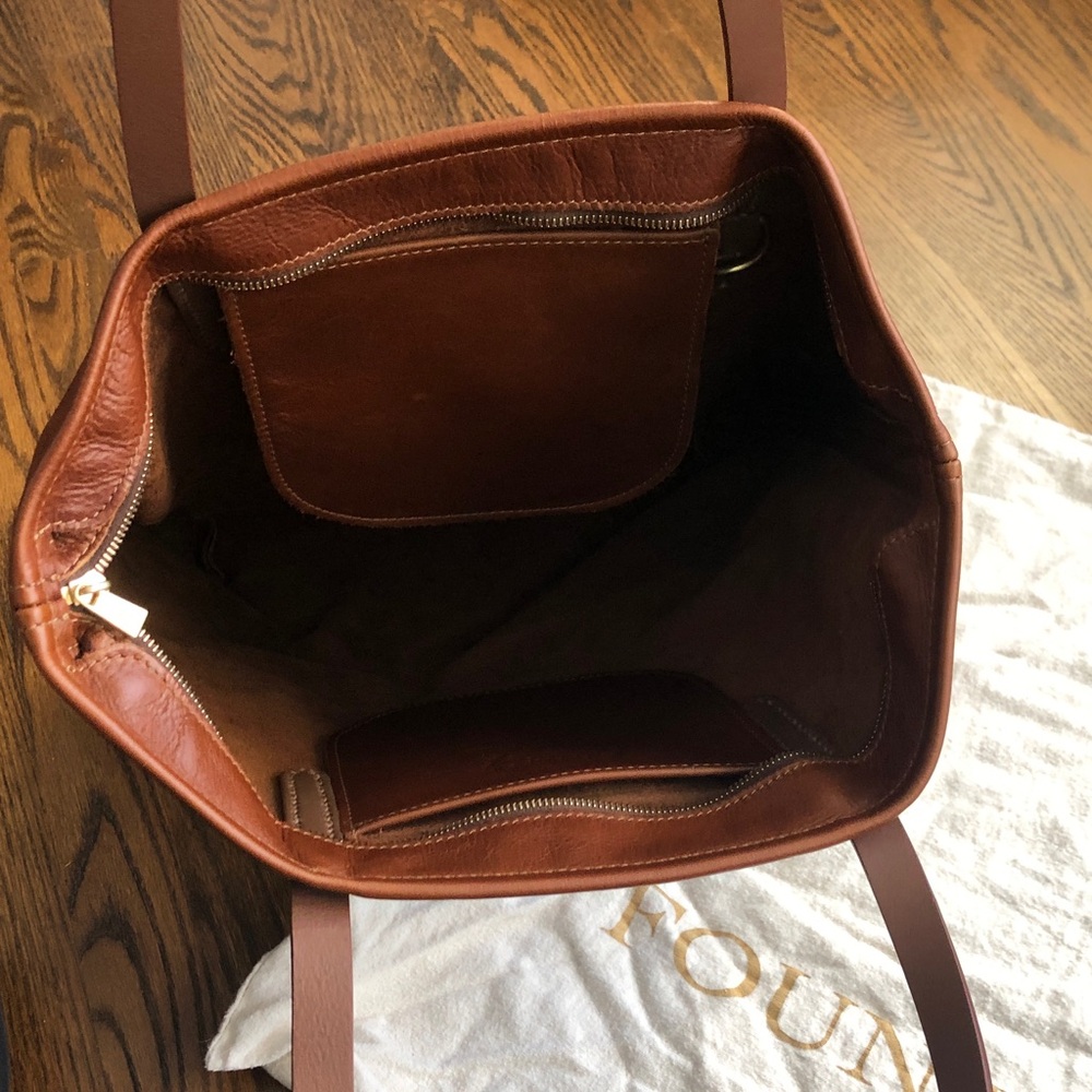 Fount leather grand bellfield tote like new hazelnut comes with tassel keychain - Picture 7 of 8